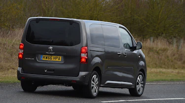 Peugeot Traveller 2017 - rear cornering