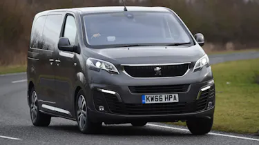 Peugeot Traveller 2017 - front cornering