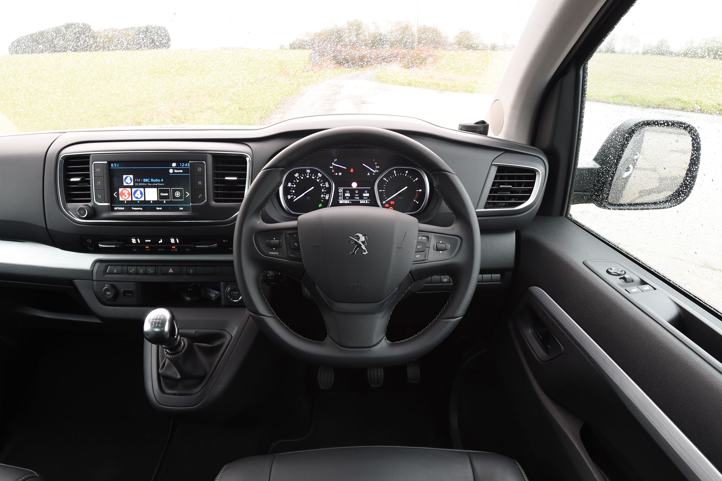 Peugeot Traveller 2017 - interior