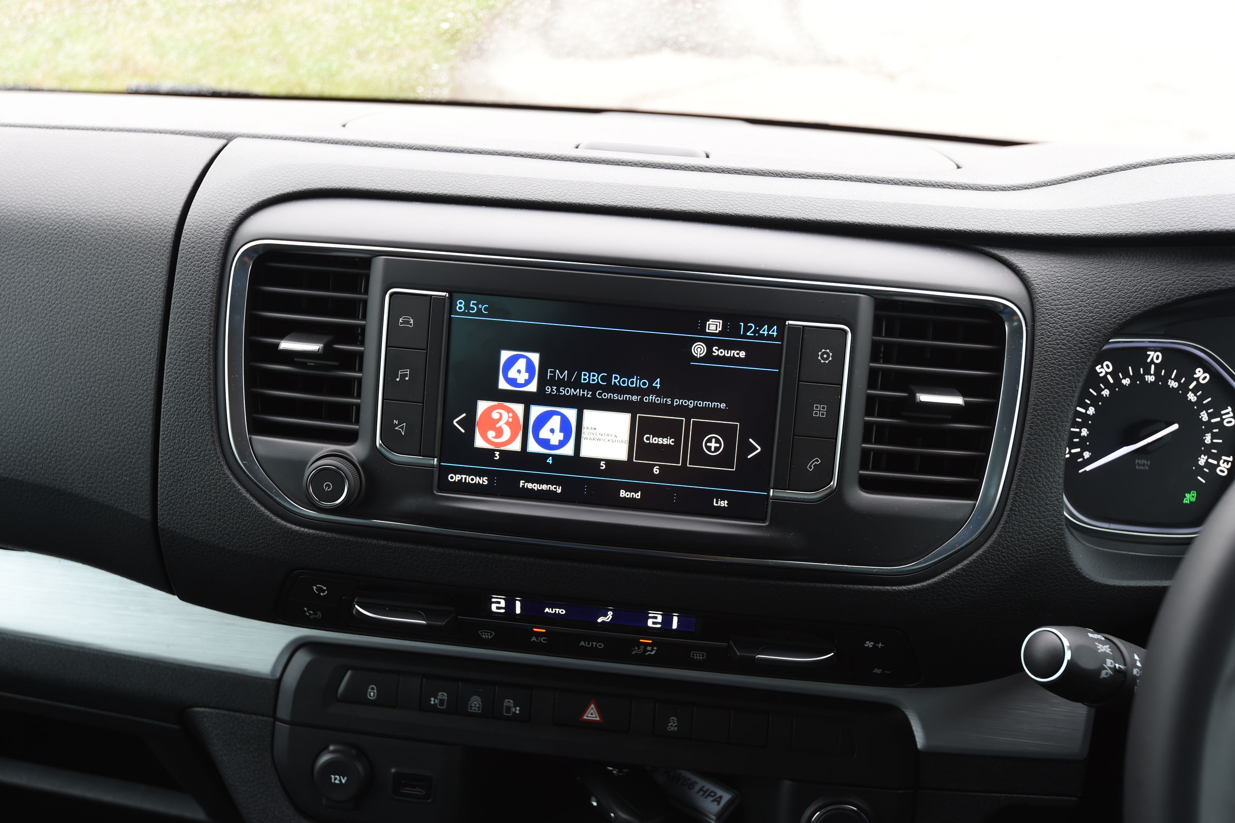 Peugeot Traveller 2017 - sat-nav