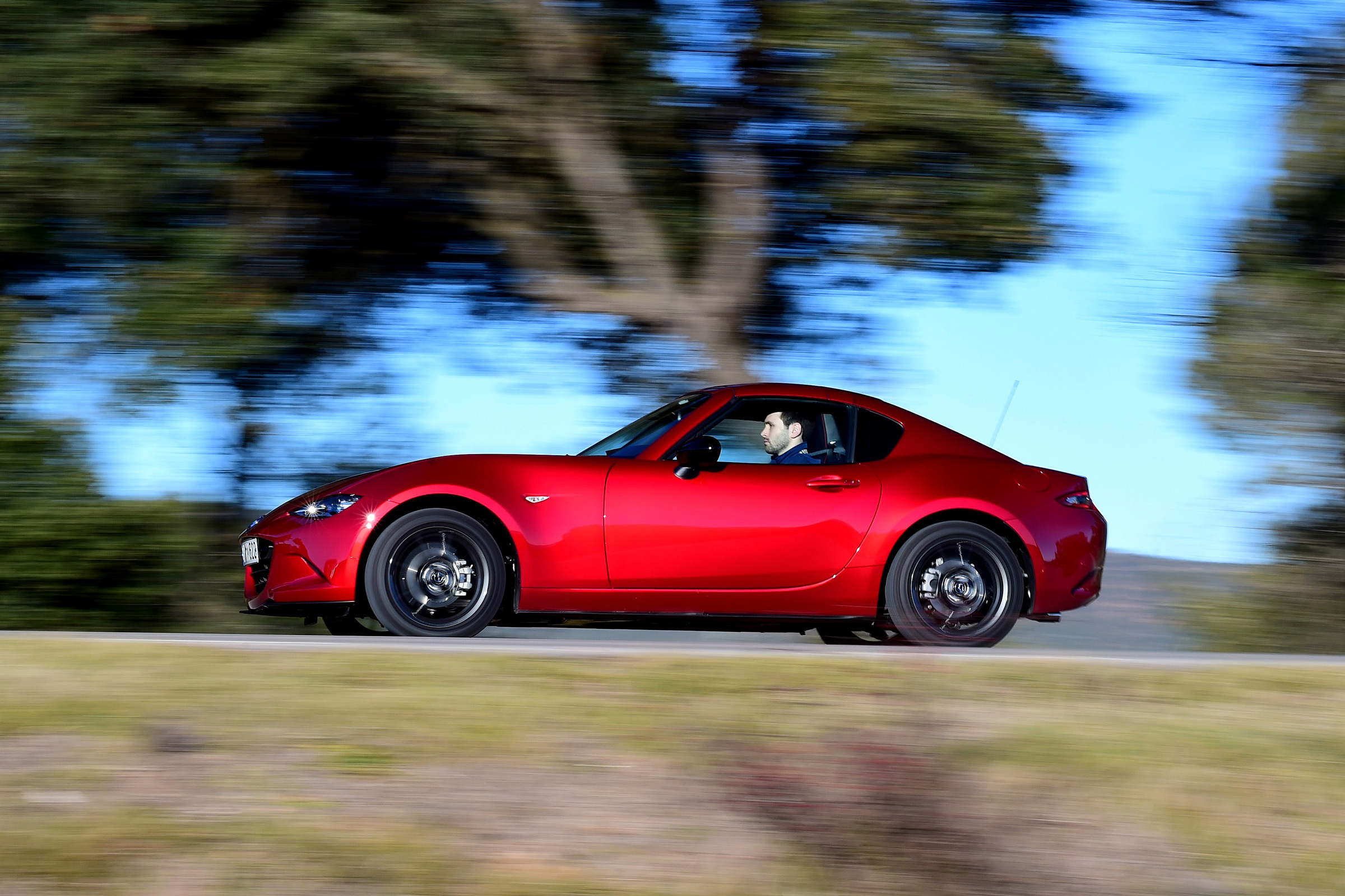 Mazda MX-5 RF 2017 - side tracking