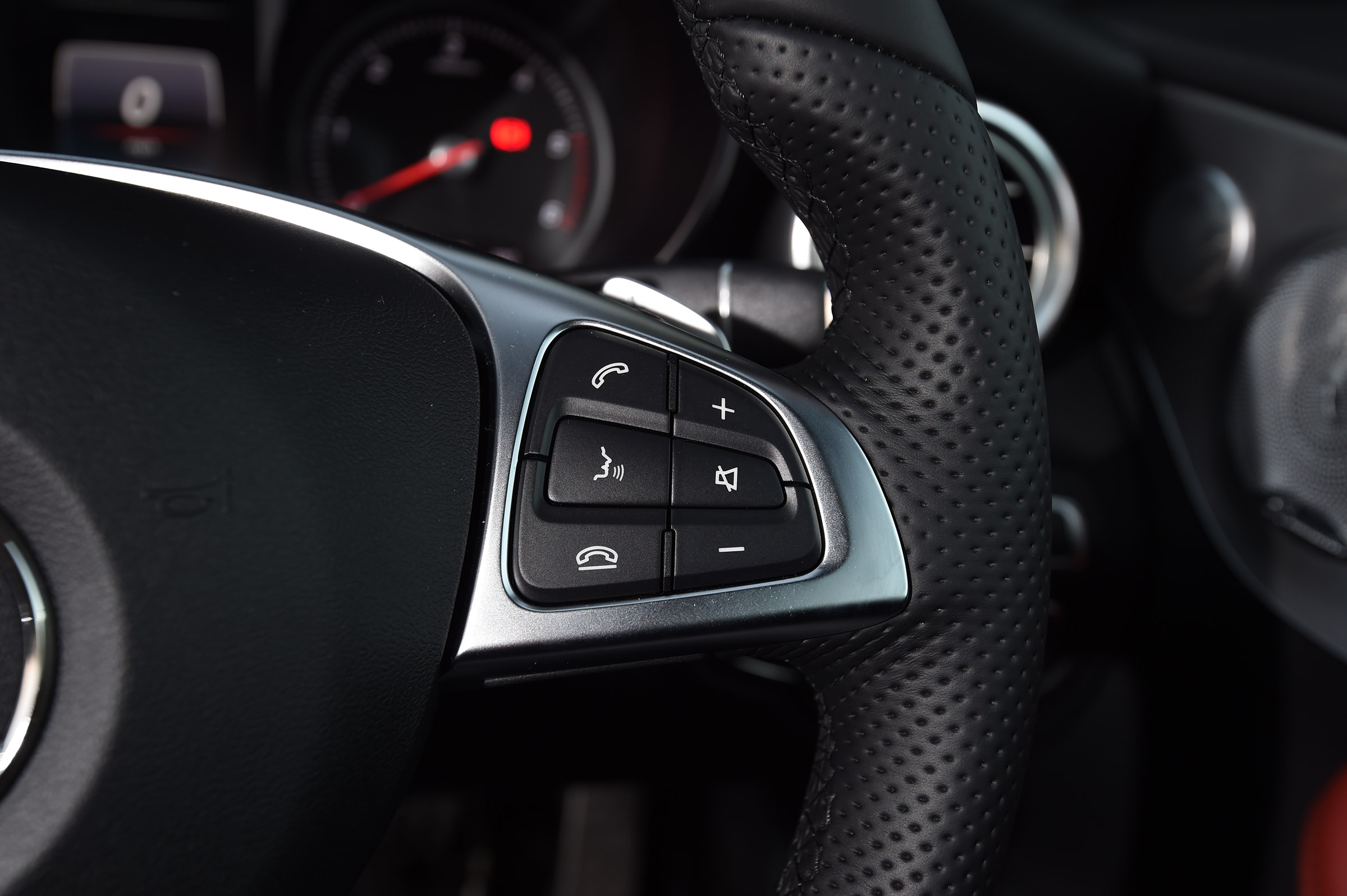 Mercedes C-Class Coupe - steering wheel detail