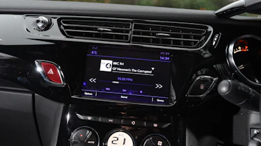 DS 3 Performance Line 2017 - infotainment