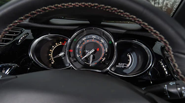 DS 3 Performance Line 2017 - instruments