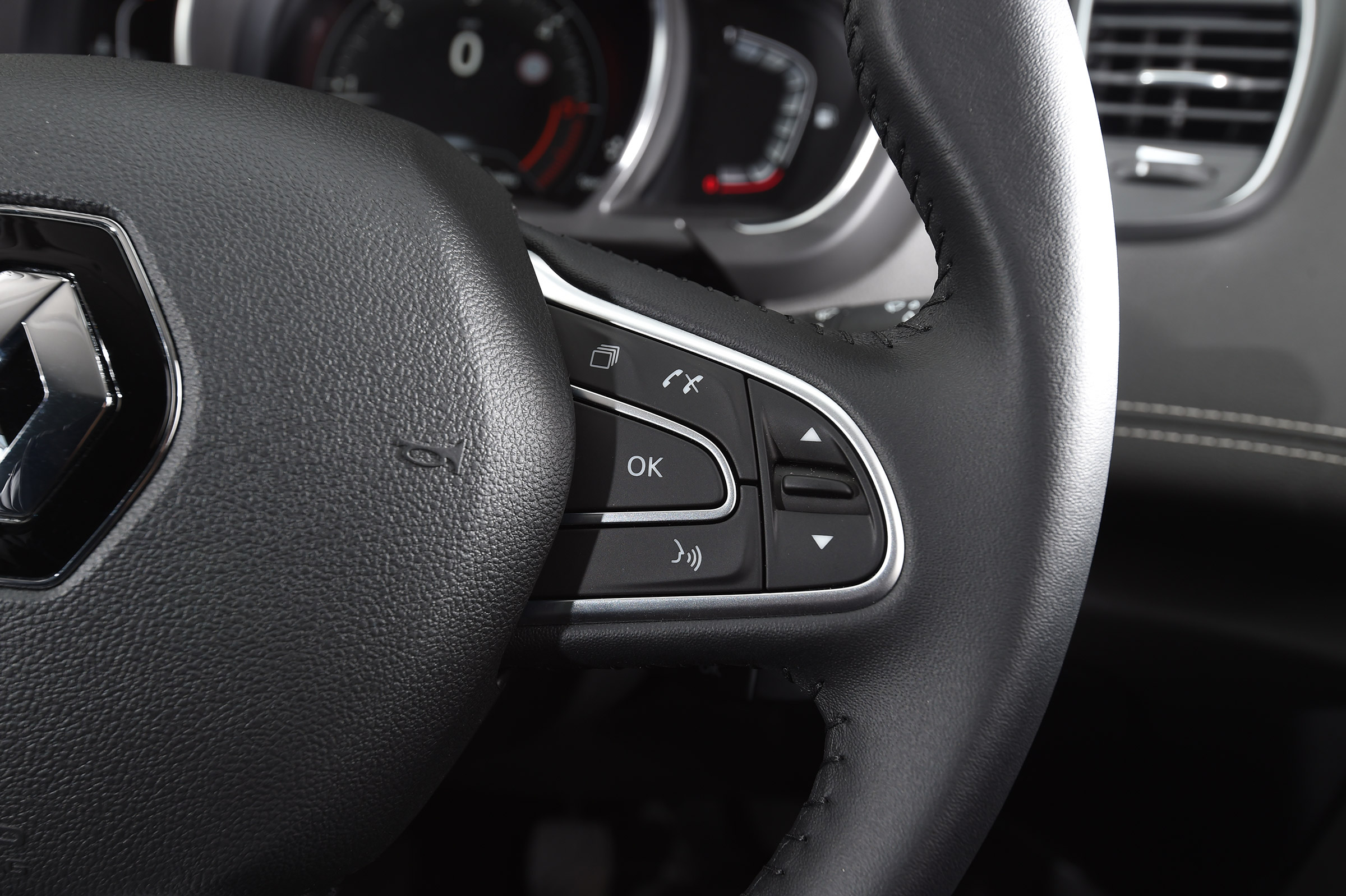 Renault Scenic - steering wheel