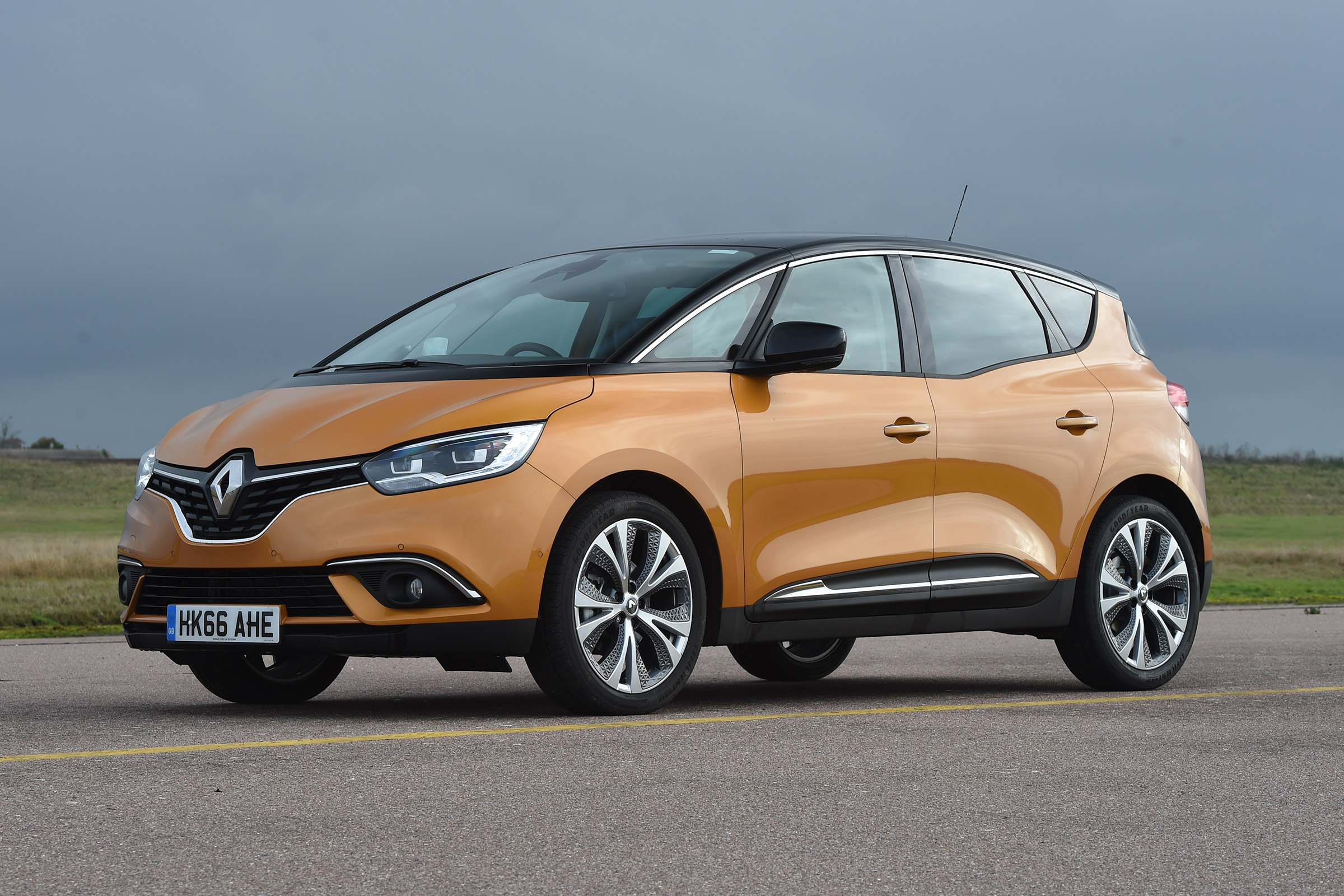 Renault Scenic - front static