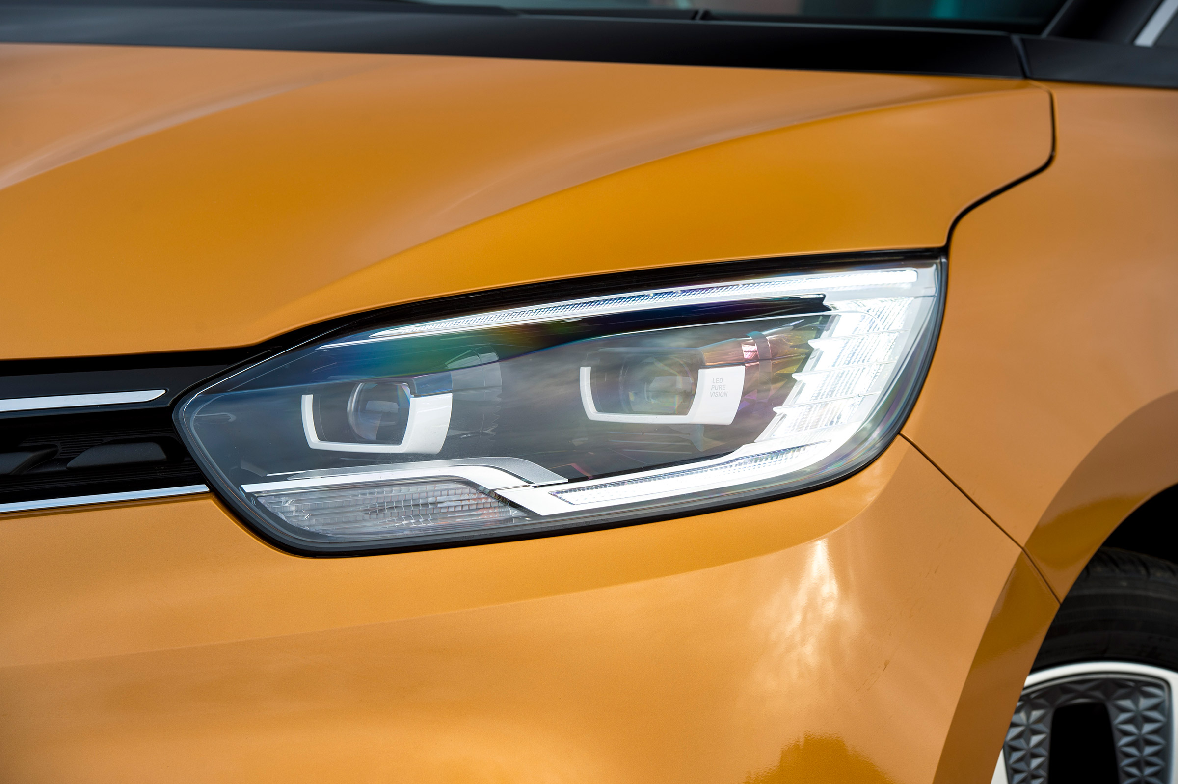 Renault Scenic - front light