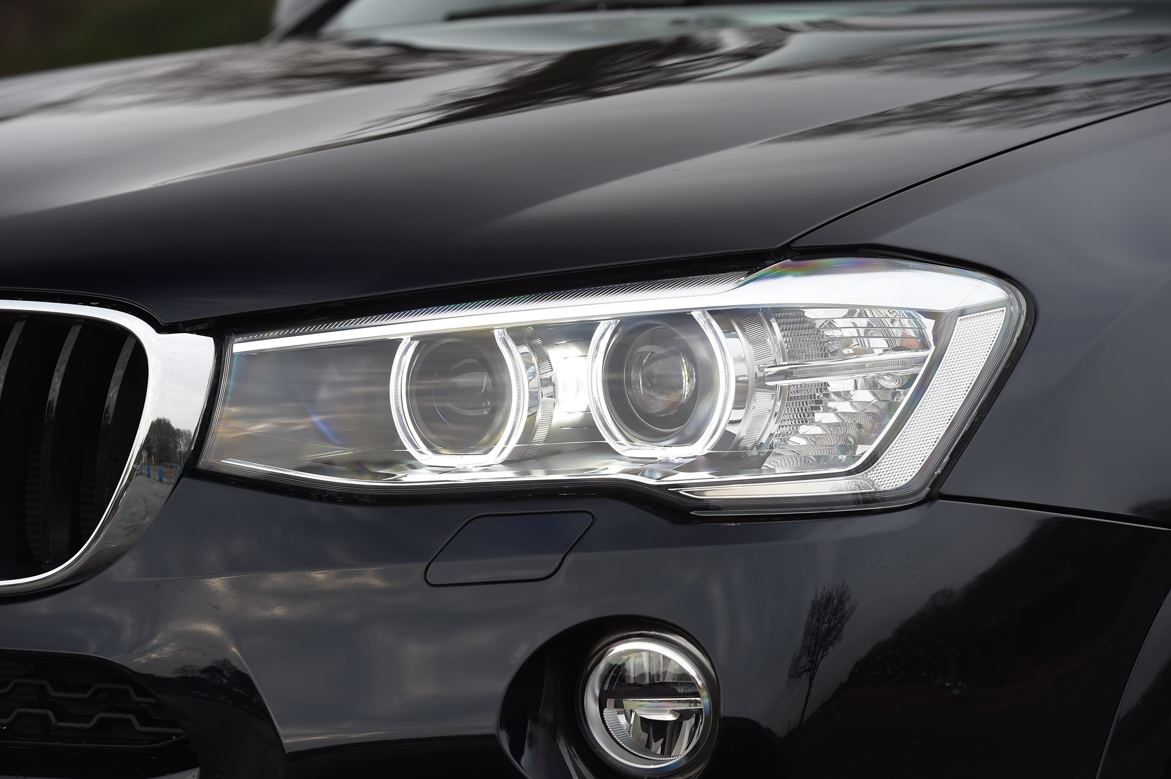 BMW X4 - front light detail