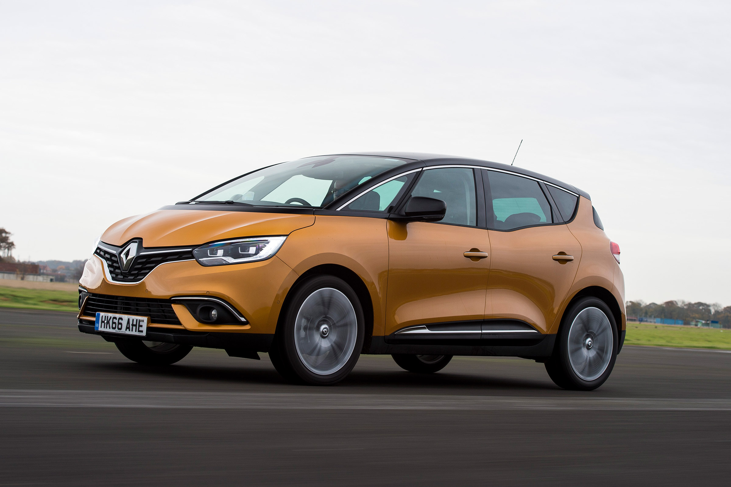 Renault Scenic - front