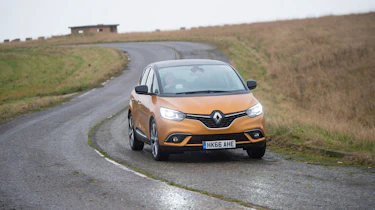 Renault Scenic - front panning