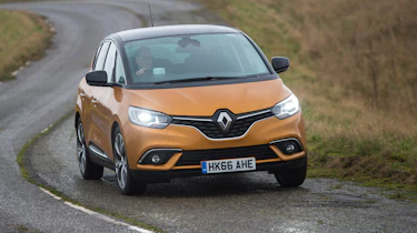 Renault Scenic - front cornering
