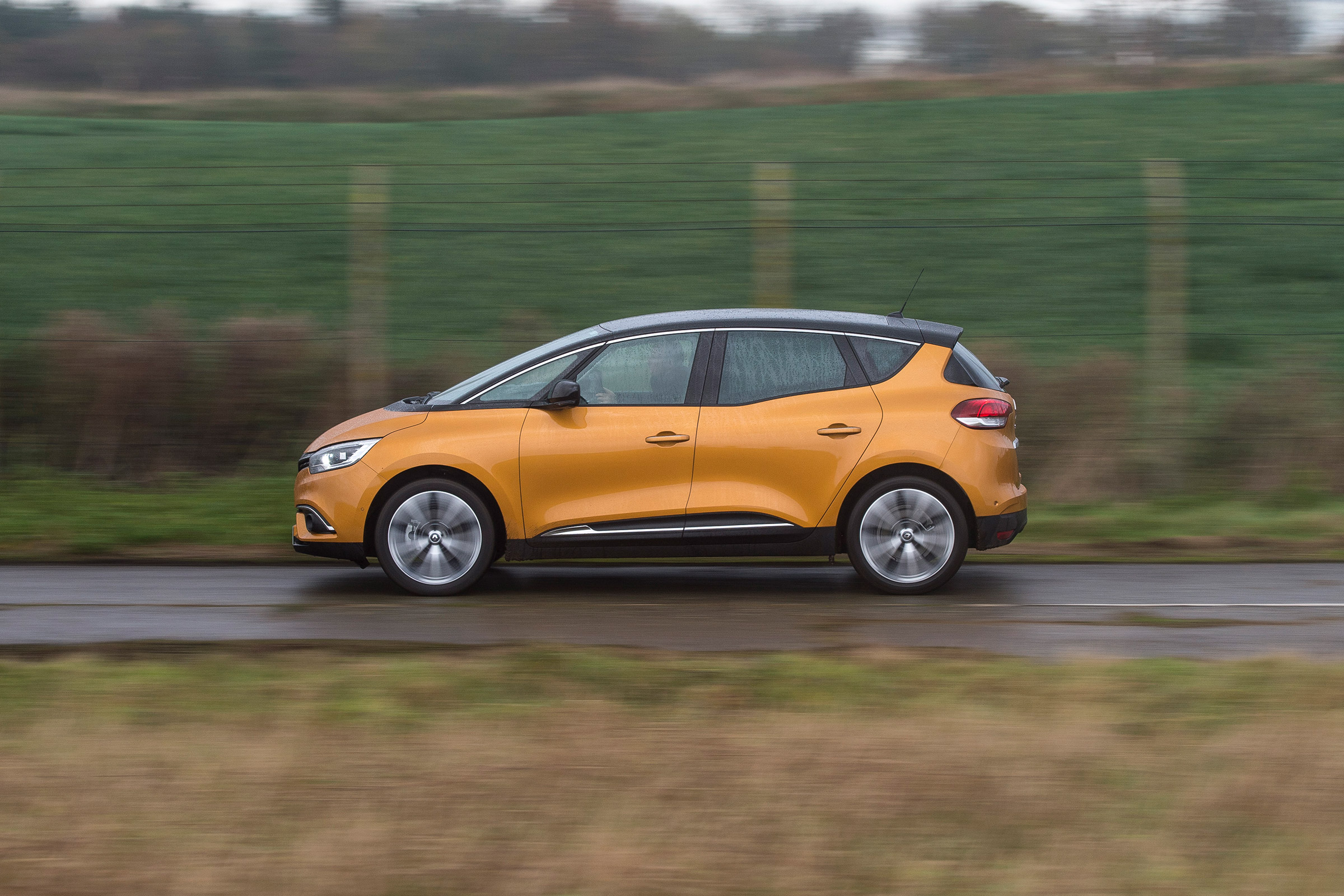 Renault Scenic - side