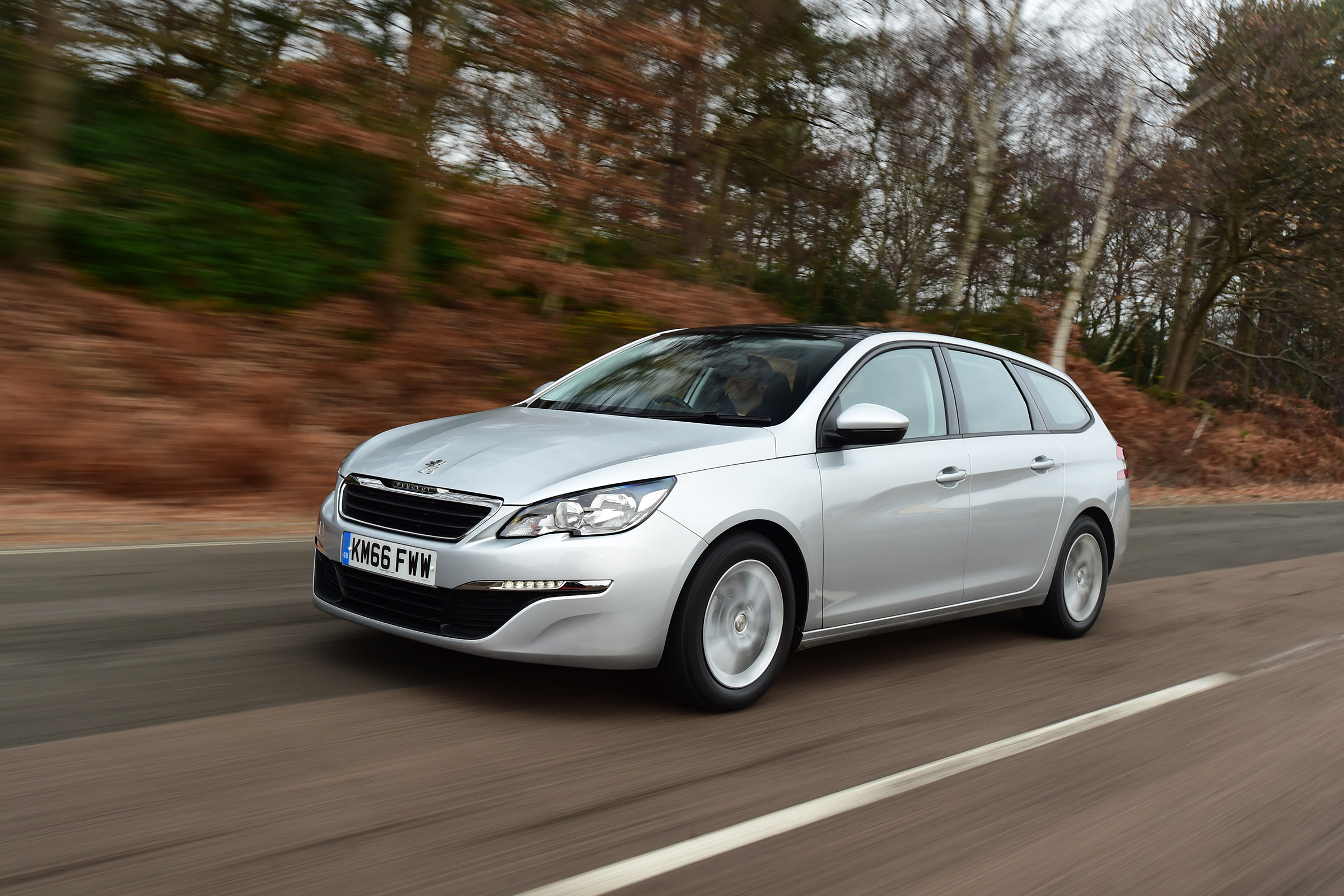 Peugeot 308 SW - front