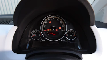 Volkswagen up! 1.0 TSI petrol - dials