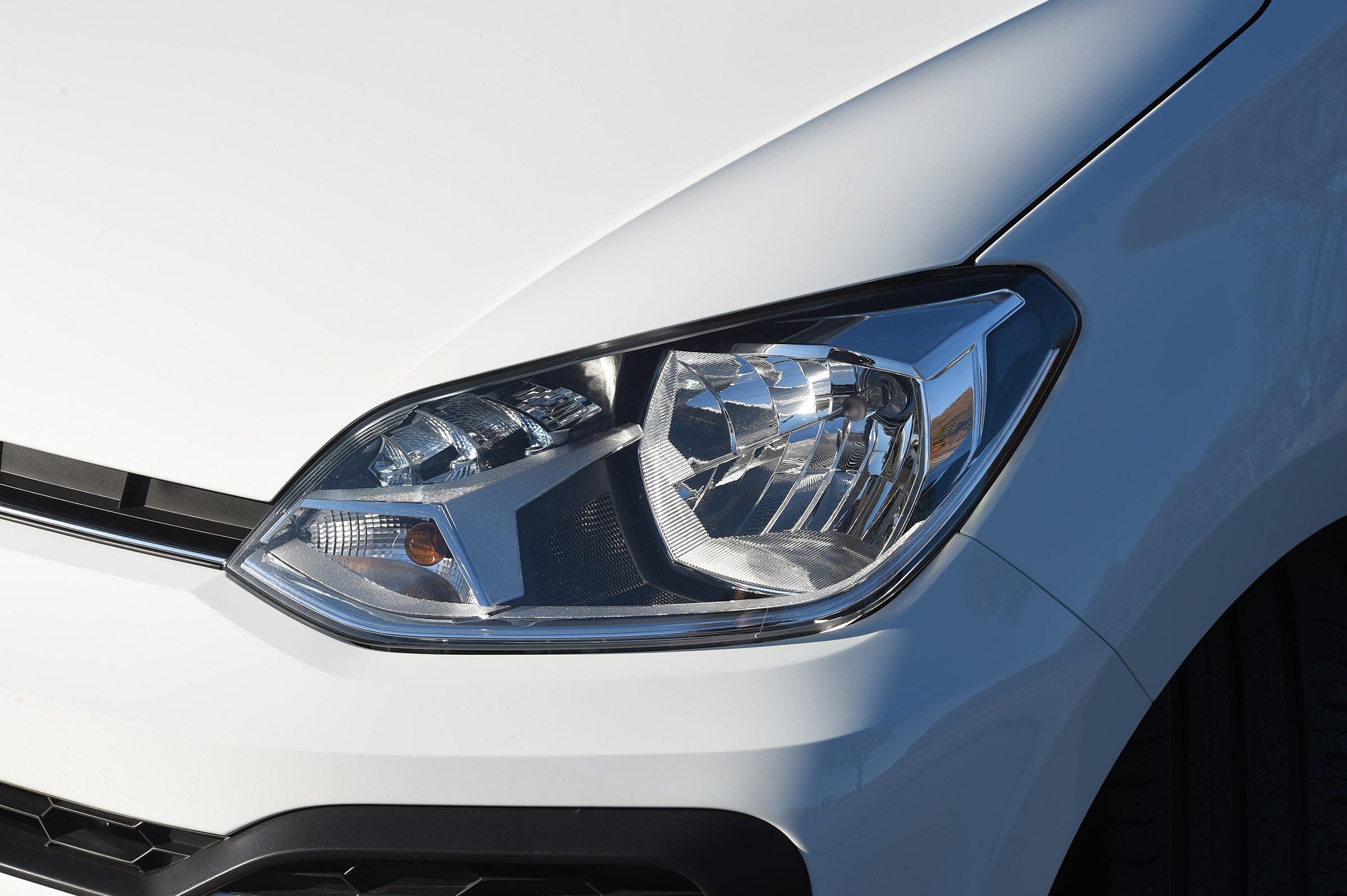 Volkswagen up! 1.0 TSI petrol - front light detail