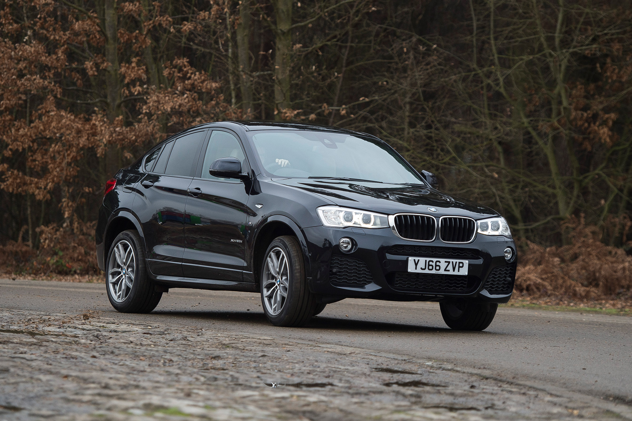 BMW X4 - front cornering