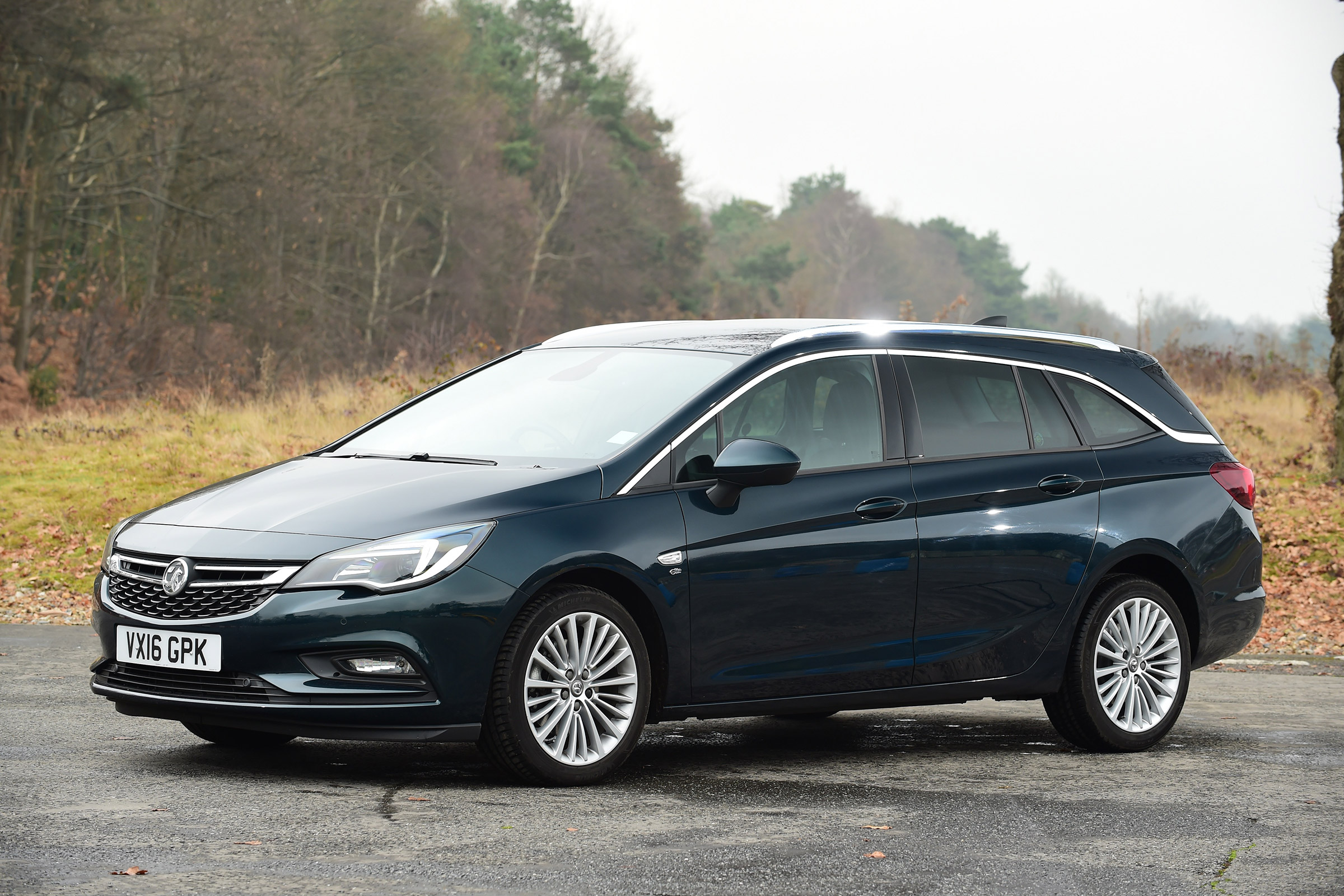 Vauxhall Astra ST - front static