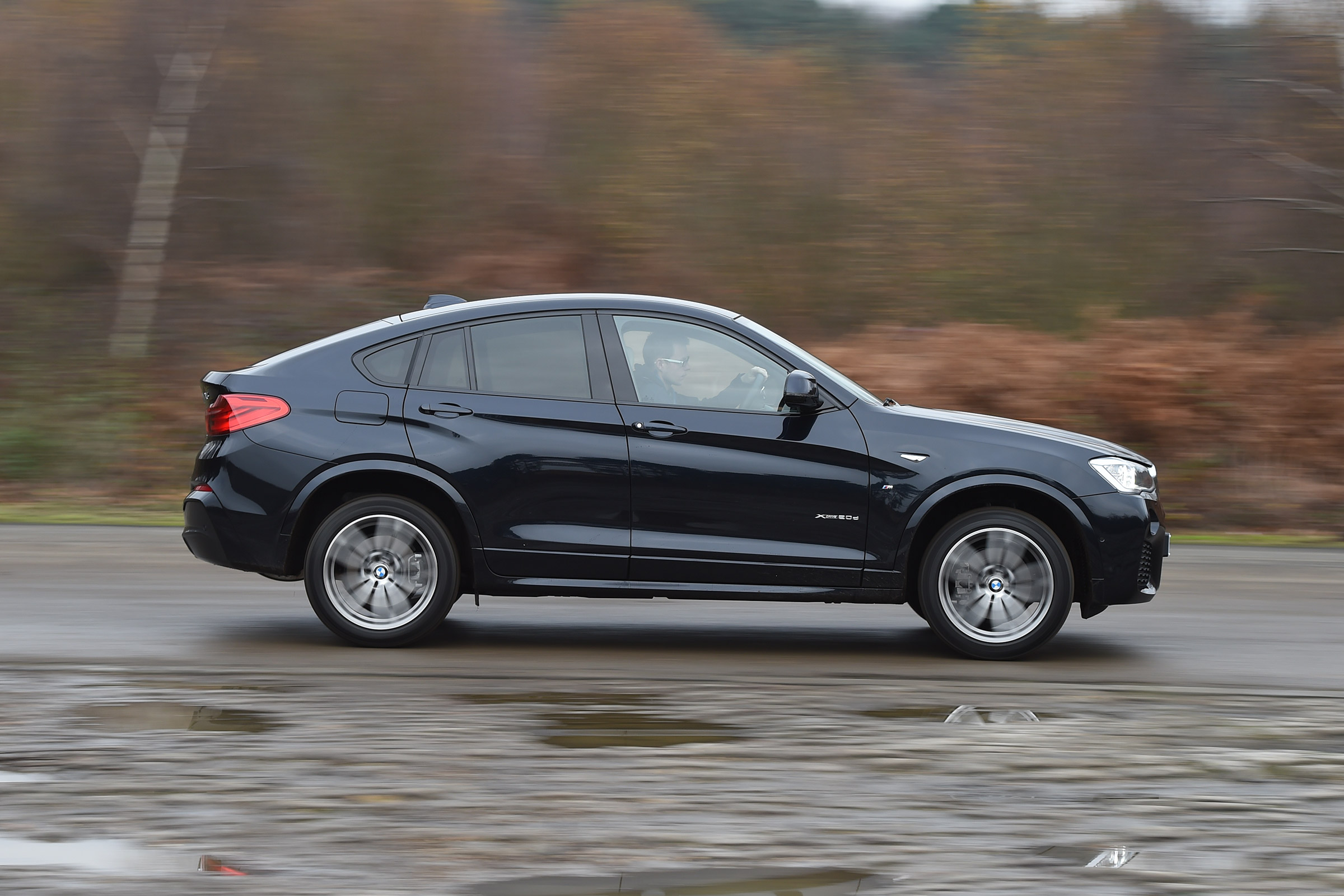 BMW X4 - side