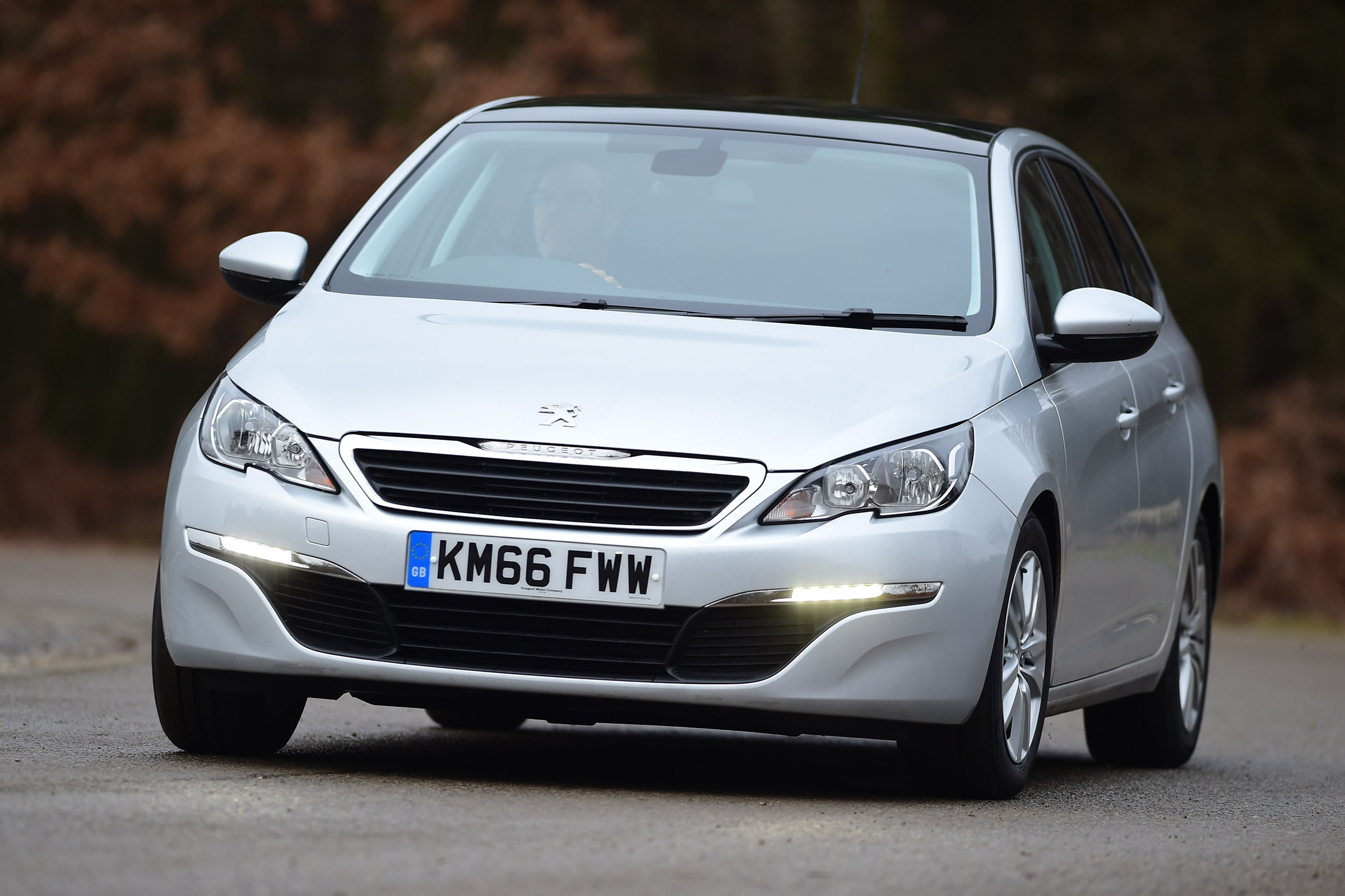 Peugeot 308 SW - front cornering