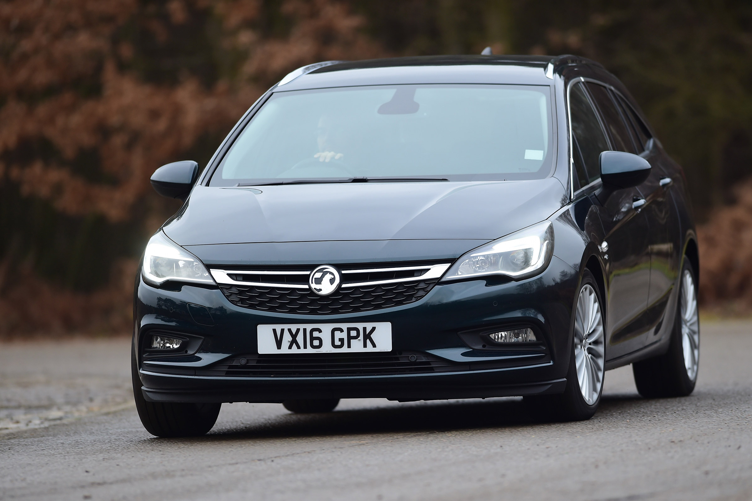 Vauxhall Astra ST - front cornering