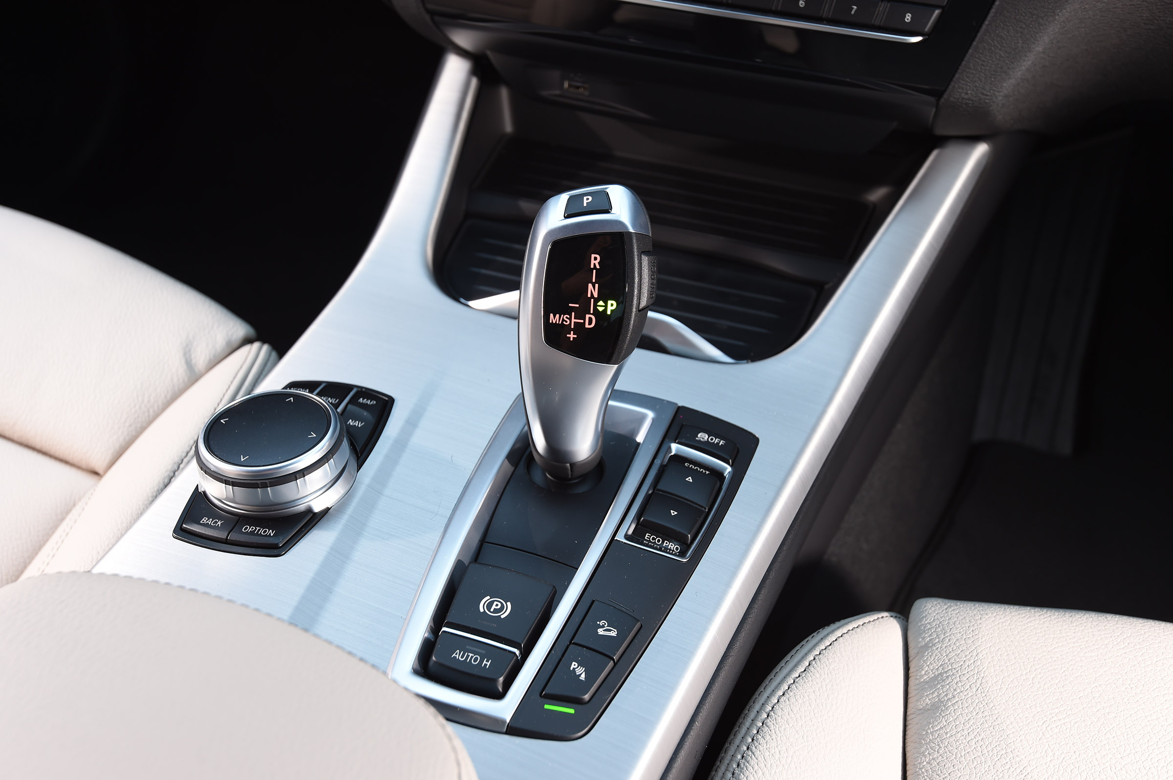BMW X4 - centre console