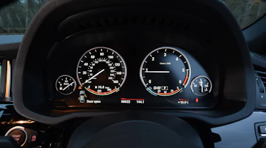BMW X4 - dials