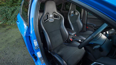 Ford Focus RS Mountune - front seats