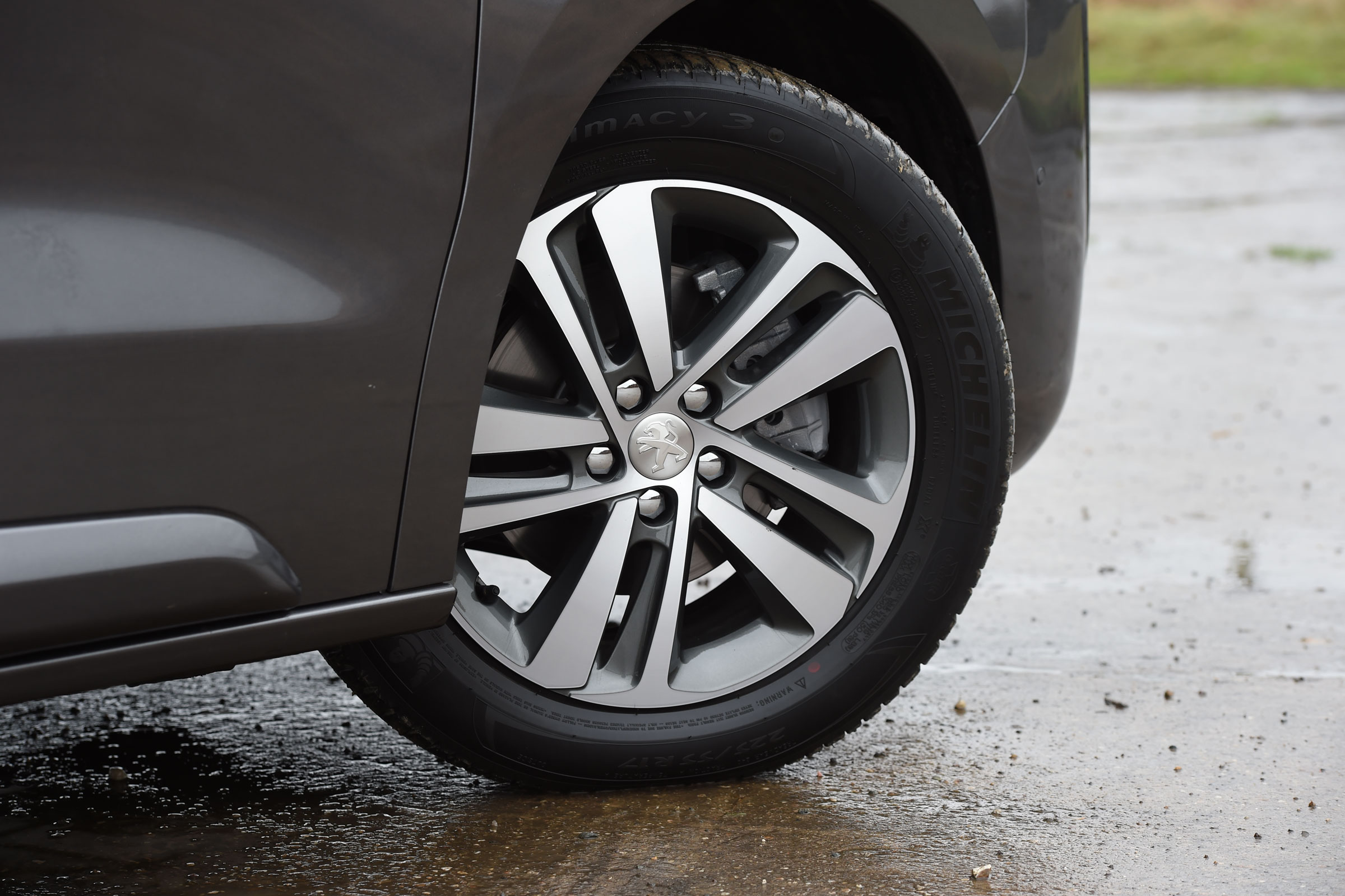 Peugeot Traveller 2017 - wheel