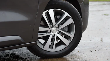 Peugeot Traveller 2017 - wheel