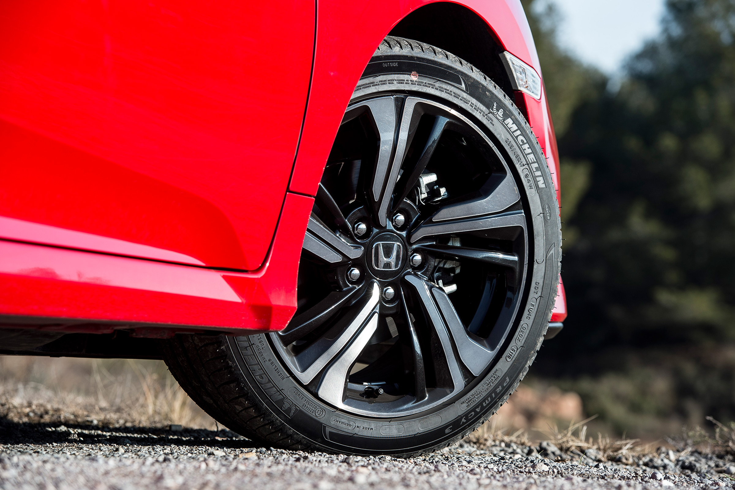 Honda Civic 2017 red - wheel