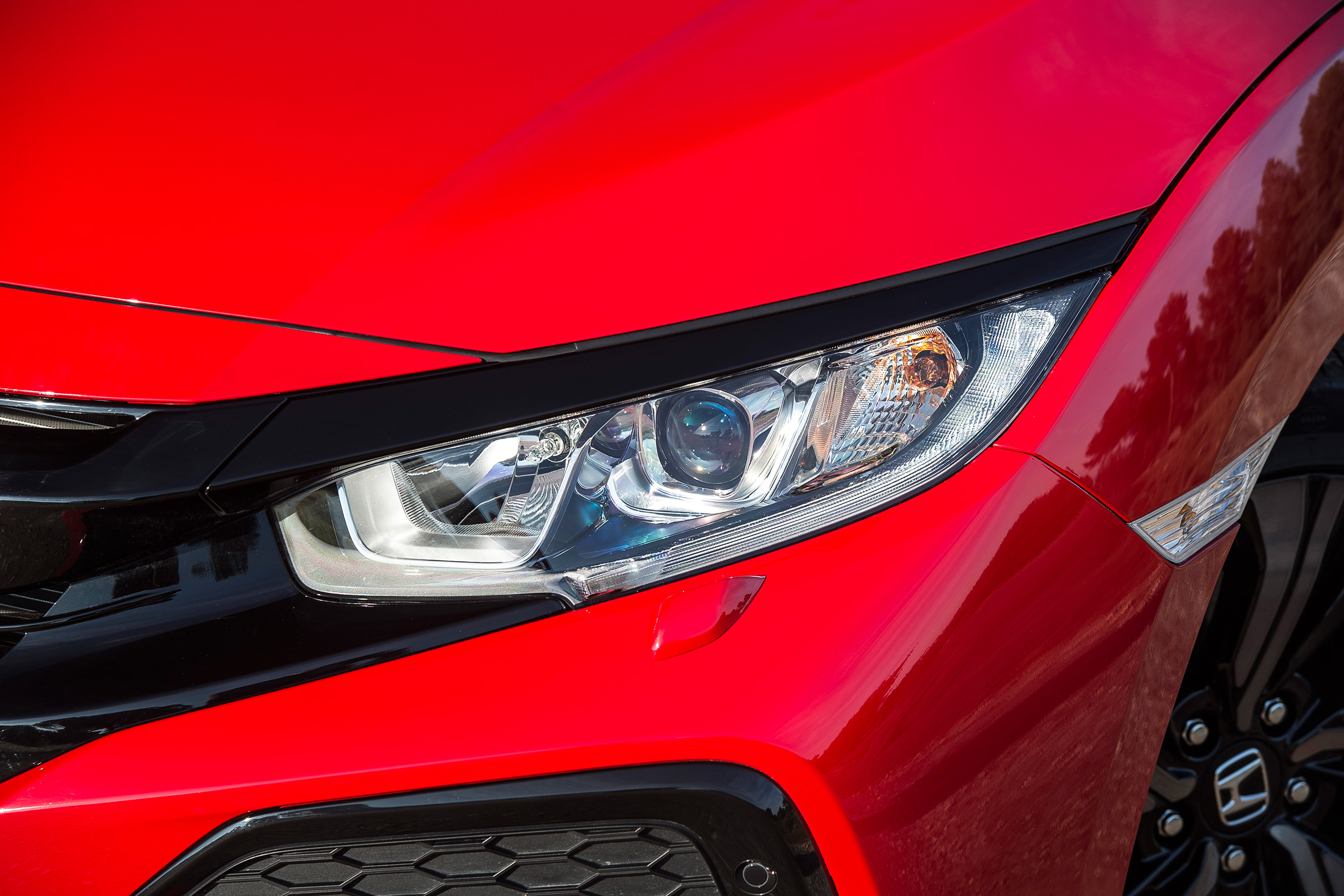 Honda Civic 2017 red - headlight