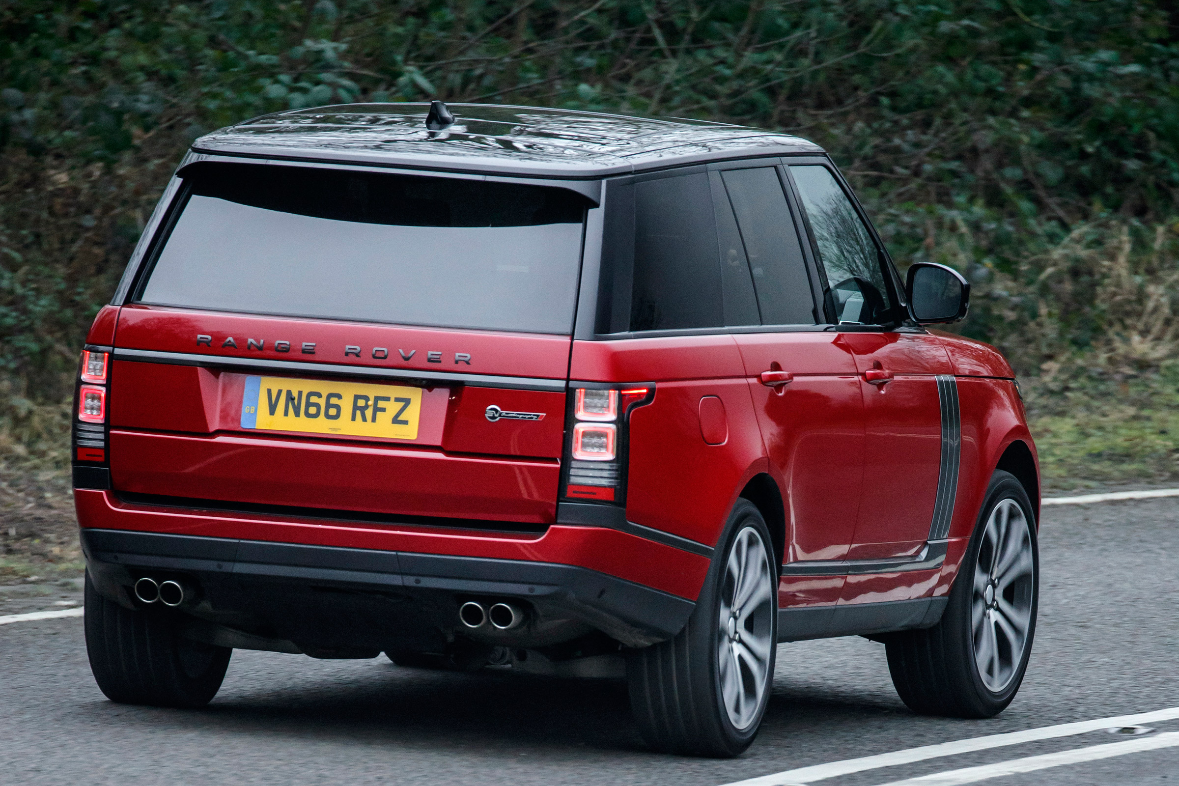 Range Rover SVAutobiography Dynamic 2017 - rear cornering