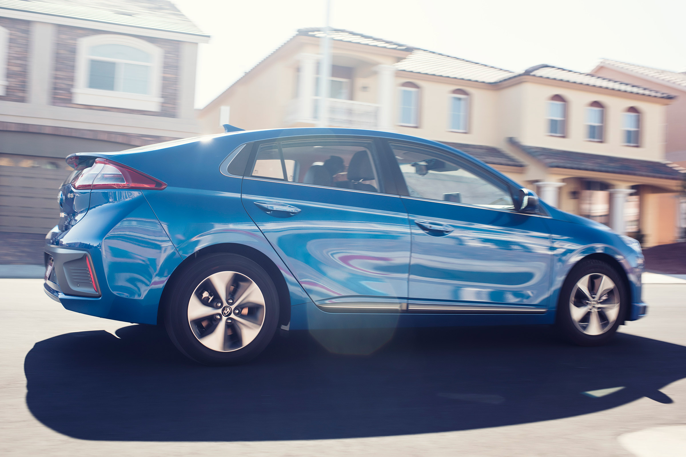 Hyundai Ioniq autonomous - rear action