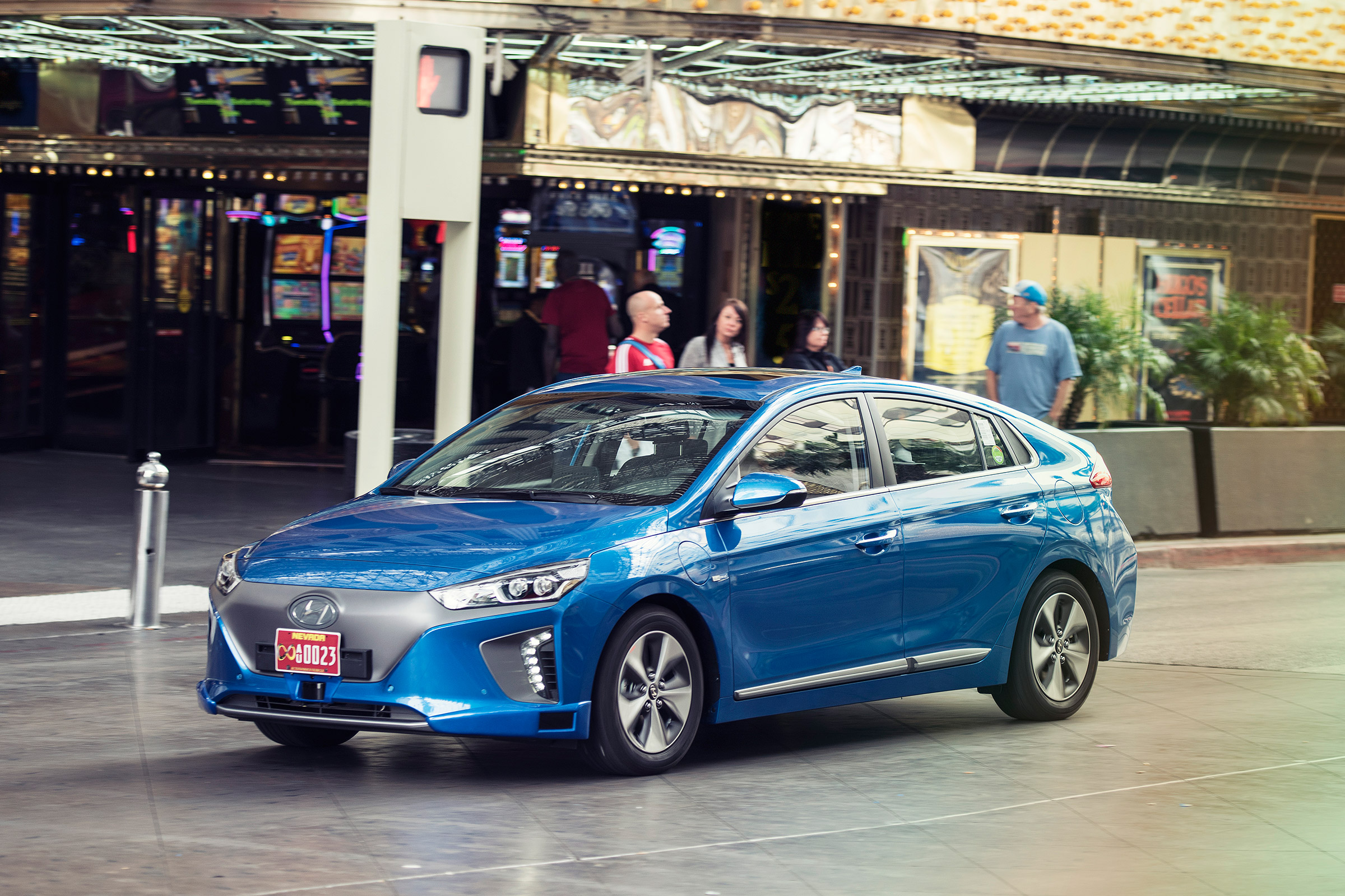 Hyundai Ioniq autonomous - front/side