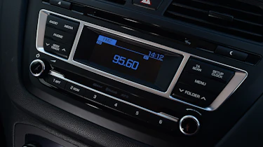Hyundai i20 - centre console