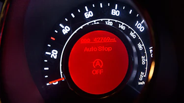 Used Kia Rio - dials