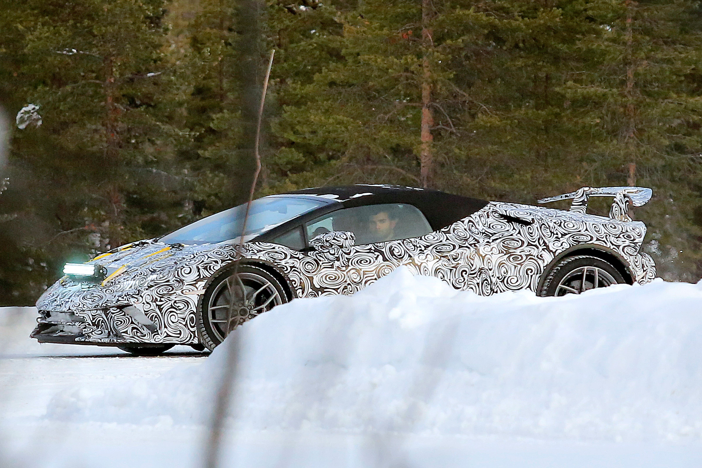 Lamborghini Huracan Superleggera Spyder spy shots 2