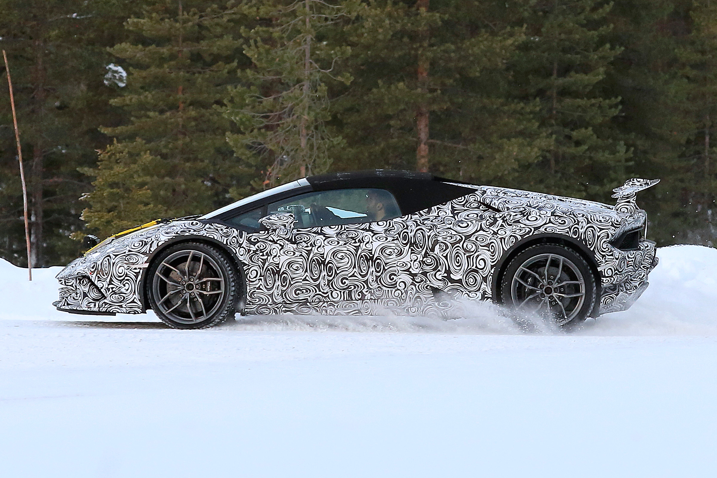 Lamborghini Huracan Superleggera Spyder spy shots 3