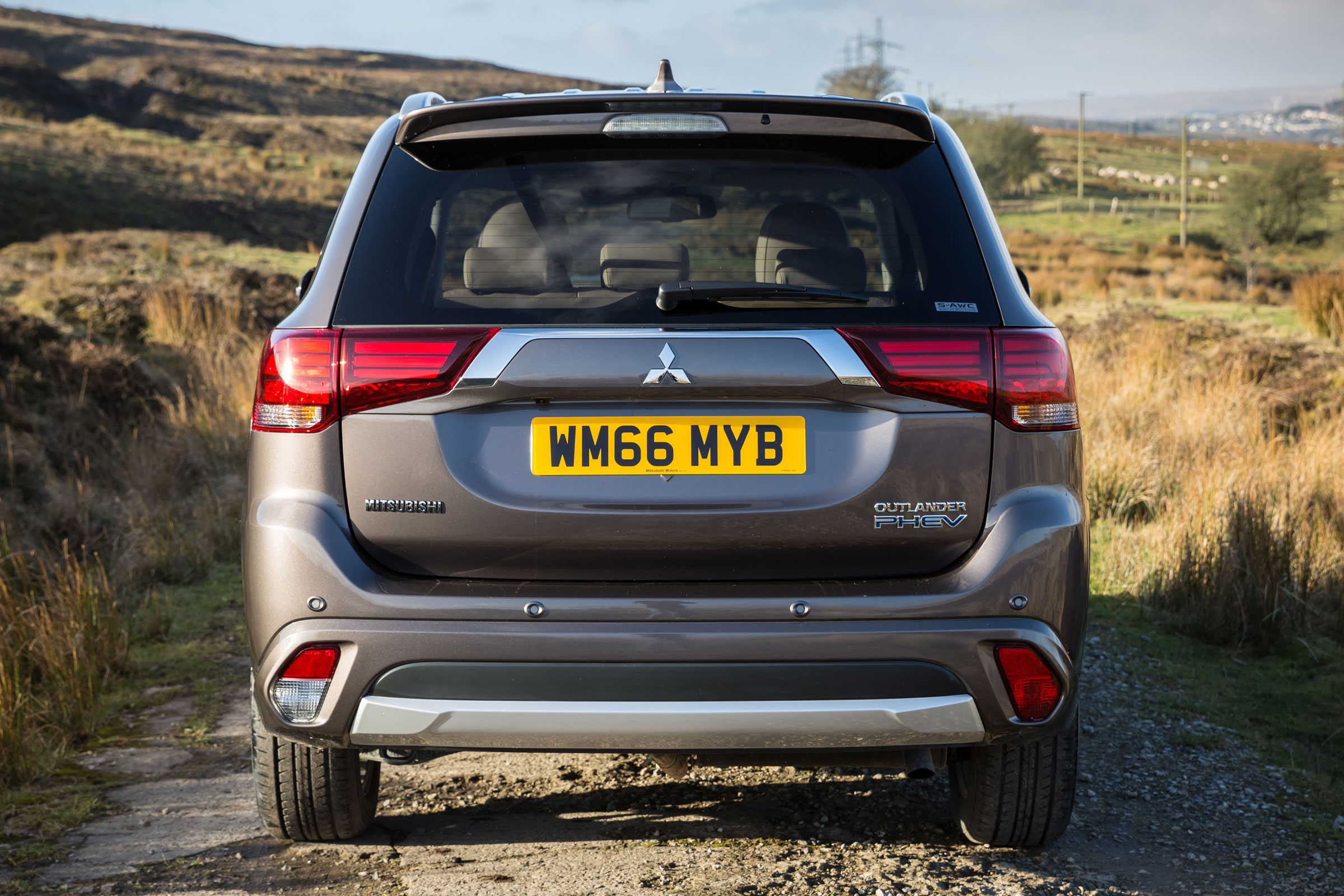 Mitsubishi Outlander PHEV 2017 - rear