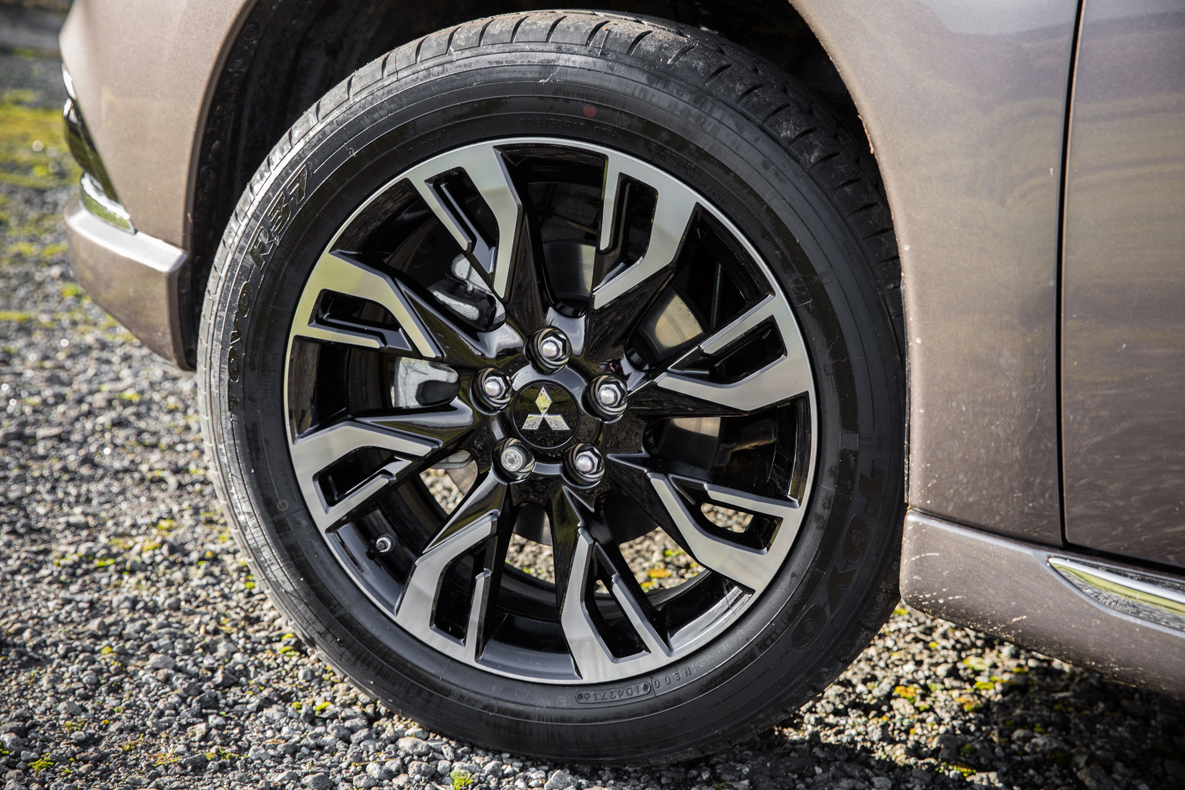Mitsubishi Outlander PHEV 2017 - wheel