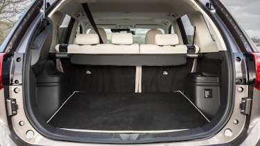 Mitsubishi Outlander PHEV 2017 - boot