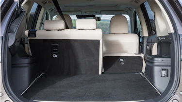 Mitsubishi Outlander PHEV 2017 - boot 2