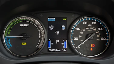 Mitsubishi Outlander PHEV 2017 - instruments