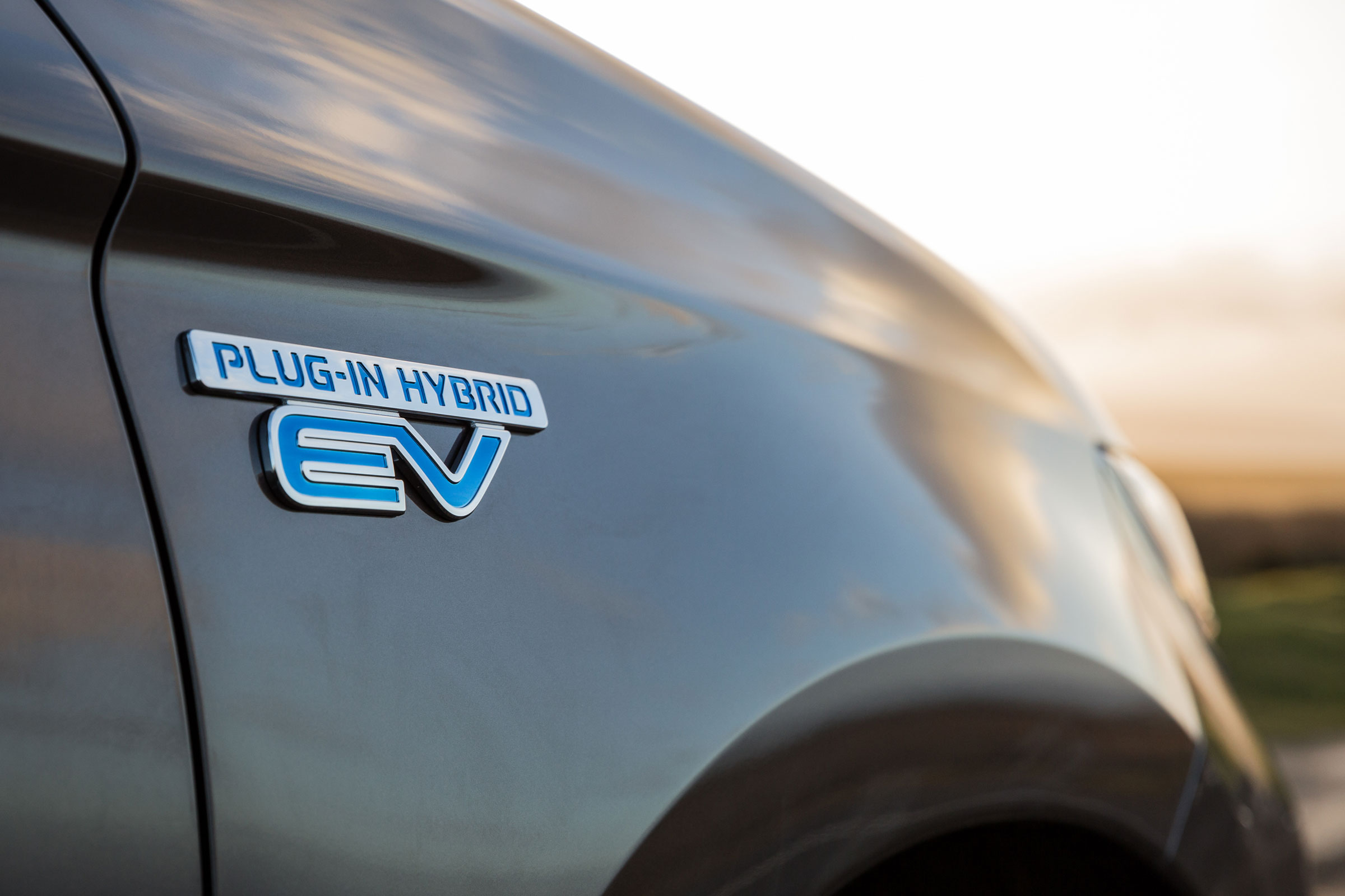 Mitsubishi Outlander PHEV 2017 - EV badge