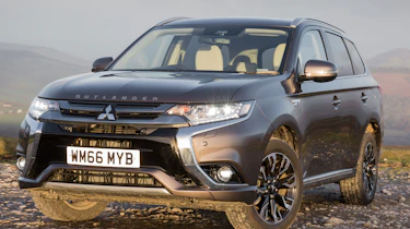 Mitsubishi Outlander PHEV 2017 - front quarter