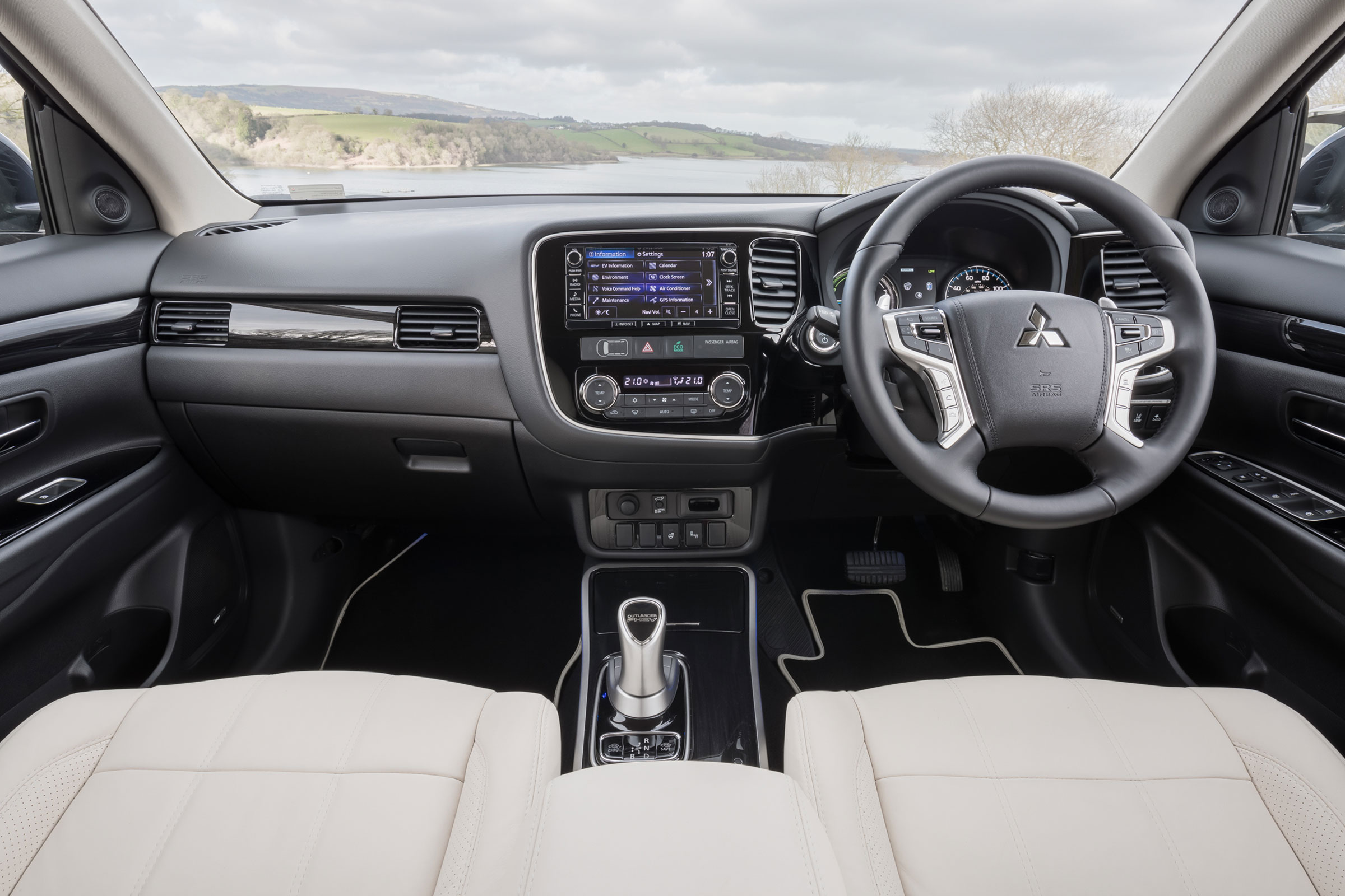 Mitsubishi Outlander PHEV 2017 - interior