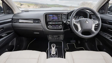 Mitsubishi Outlander PHEV 2017 - interior