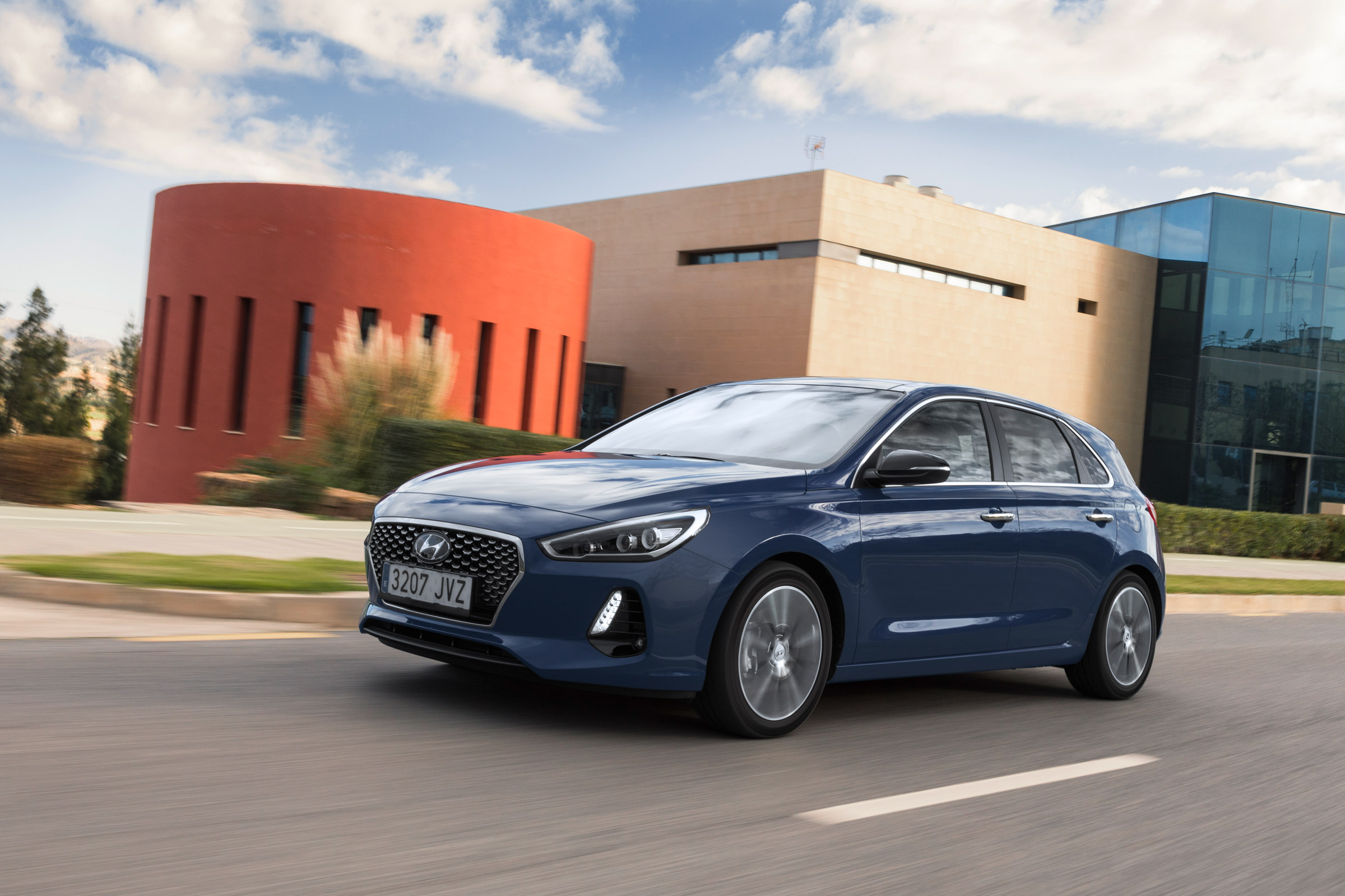 New Hyundai i30 2017 front tracking