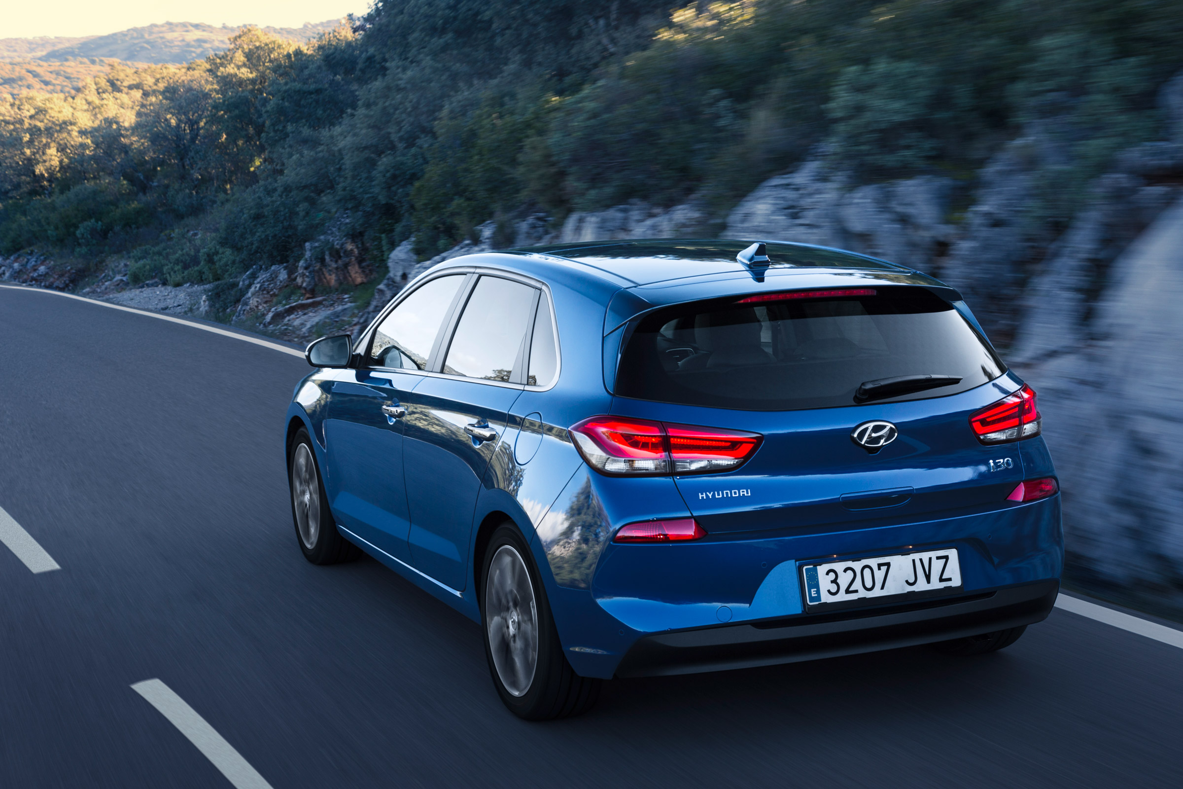 New Hyundai i30 2017 rear tracking