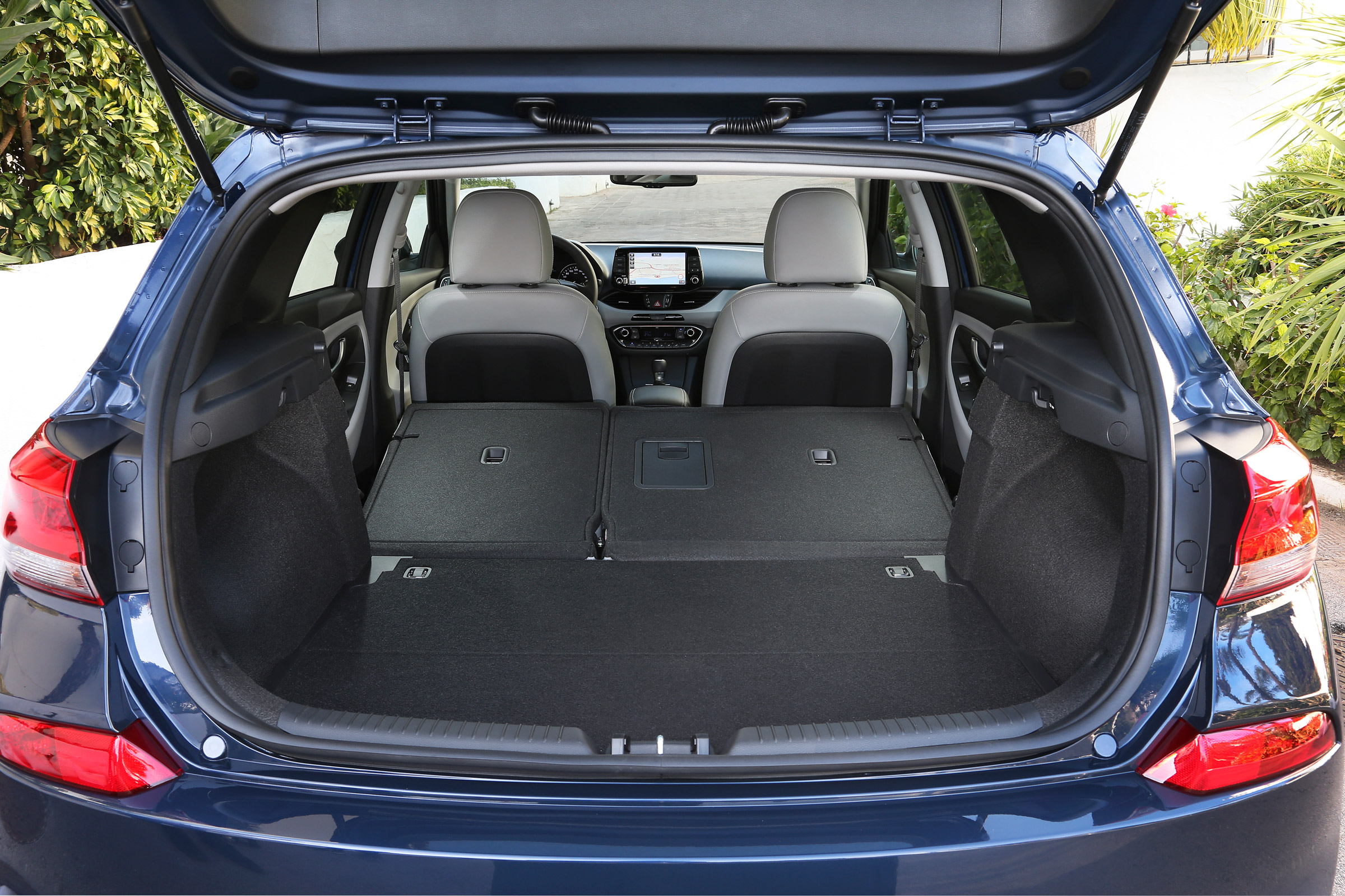 New Hyundai i30 2017 boot seats down